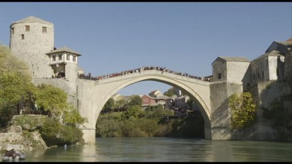 Trent'anni dopo la Bosnia ricorda la distruzione del ponte di Mostar