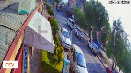 Video: Ambulancia no respetó el semáforo y atropelló a un motociclista