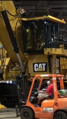 Huge machines Des machines énormes الاليات الضخمة