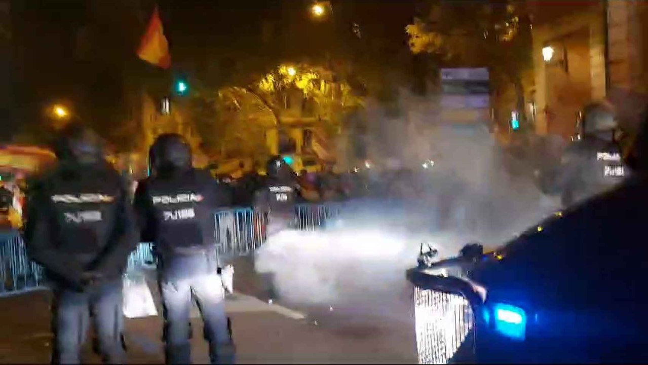 Petardos contra los agentes