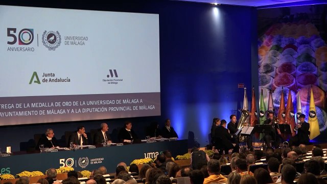 Moreno destaca que la UMA es una gran factoría de conocimiento en la entrega de sus medallas