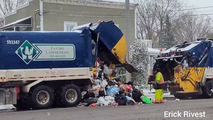 Camion-benne déchargé (Le Reflet - Erick Rivest)
