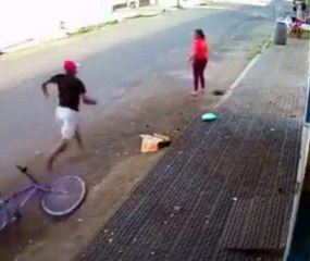 Vídeo: Homem esfaqueia cunhada por motivo sexual, saiba detalhes