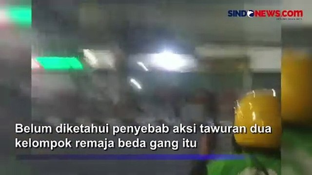 Heboh! 2 Kelompok Remaja Tawuran di Tengah Jalan Raya Kramat Jati