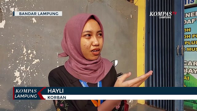 Terekam CCTV, Pencuri Motor Todongkan Pistol ke Korban!