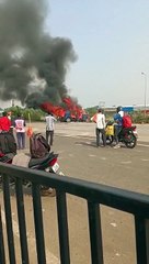 कार में लगी आग, बाल-बाल बचे डॉक्टर और परिवार