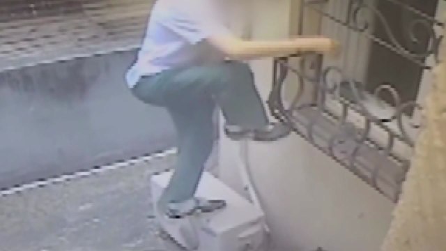 여대생 자취방 수차례 침입해 물품 훔친 20대 영장 / YTN