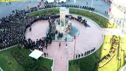 Taksim Cumhuriyet Anıtı'nda anma