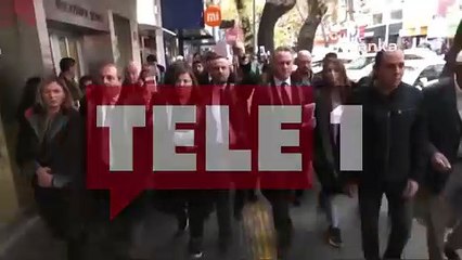 Sırtlarında cübbe ellerinde anayasa... Avukatlar yargı krizinin ardından Yargıtay'a yürüyor