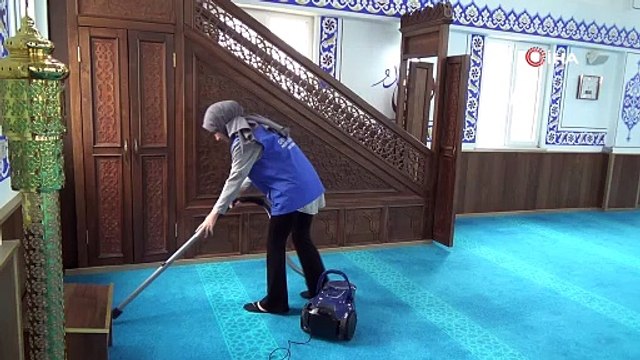 Gönüllü gençlerden takdir toplayan hareket: köy camisinde gönüllü temizlik yaptılar