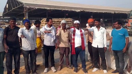 Hammal and farmers pledge to vote