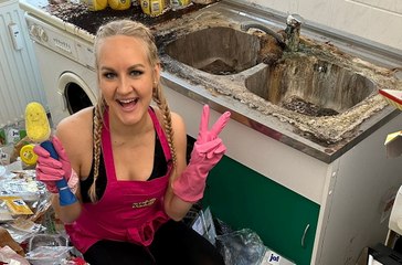'World's best cleaner' takes on her filthiest bathroom yet
