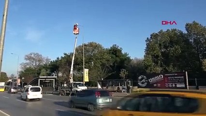 Yerden 18 metre yükseklikte Atatürk'e saygı duruşu