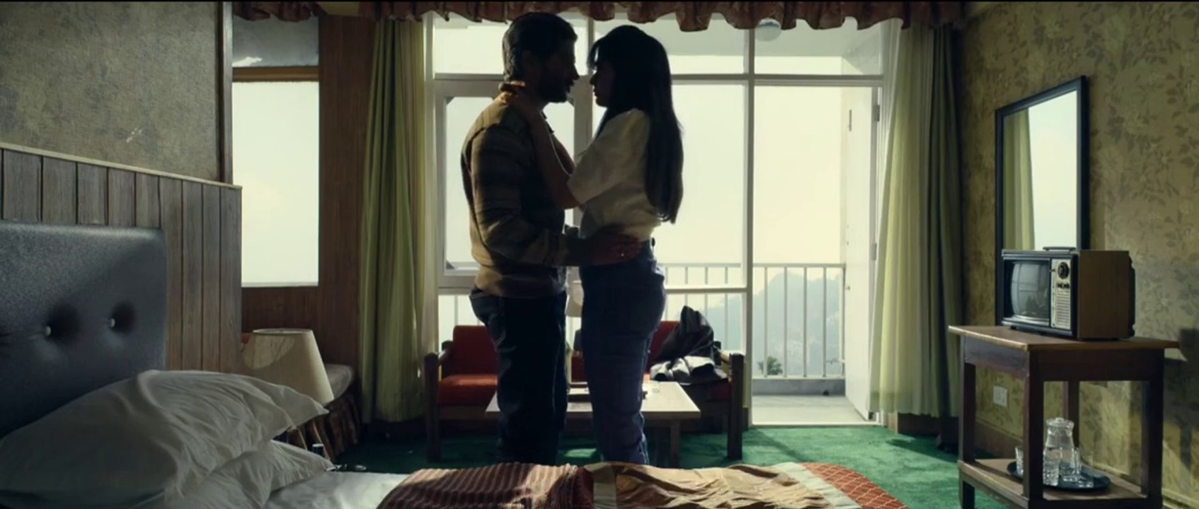 Guns & Gulaabs / Romantic Scene - Arjun and Yamini (Dulquer Salmaan and ...