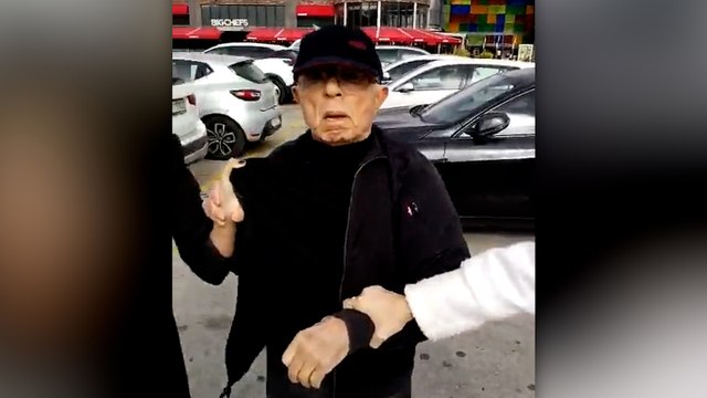 Depremde 370 kişiye mezar olan Emlak Bank Konutları’nın müteahhidi Mehmet Özat, yakınlarını kaybedenlerce yakalandı