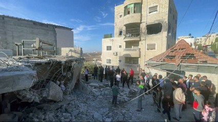 القوات الإسرائيلية تفجر منزل أحد قادة حماس المعتقلين في مدينة الخليل