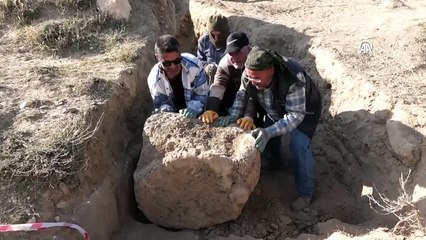 Van'daki ızgara planlı antik kentte yeni kale burcu tespit edildi