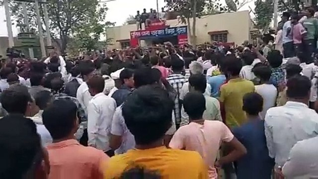 पुलिस उप निरीक्षक पर चार साल की बच्ची से दुष्कर्म का आरोप, आक्रोशित ग्रामीणों ने किया थाने का घेराव