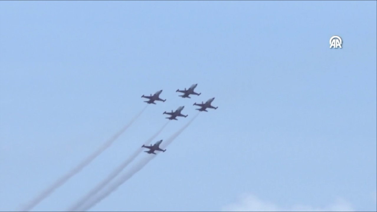 Türk Yıldızları Antalya semalarında "Ata'ya saygı" uçuşu yaptı