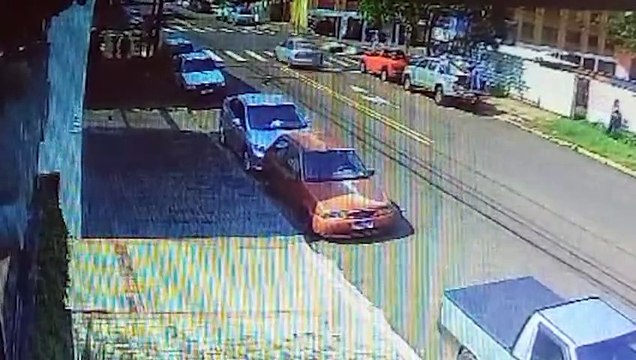 Câmera registra colisão que deixou Onix e Duster destruídos