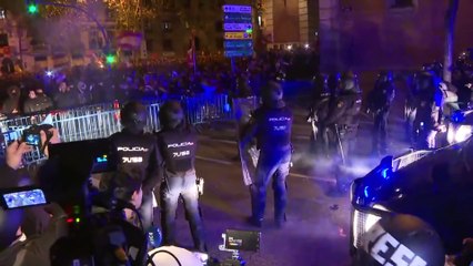 WARNING: Tensions are increasing at the protests in Calle de Ferraz | Madrid