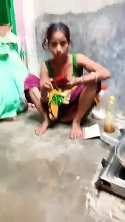 Thin waist long hair amazing dancing girl very hot #Badshah
