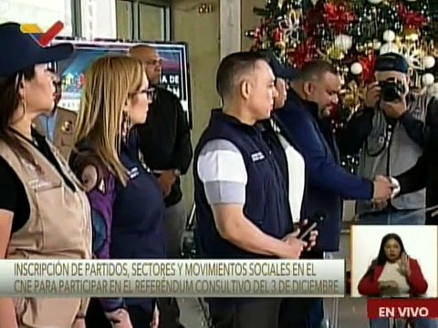 Rep. Político, Daniel Ceballos entregó ante el CNE la adhesión en apoyo al referéndum consultivo