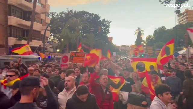 Gritos en contra de Pedro Sánchez a su llegada a Málaga a la reunión con el canciller alemán, Olaf Scholz