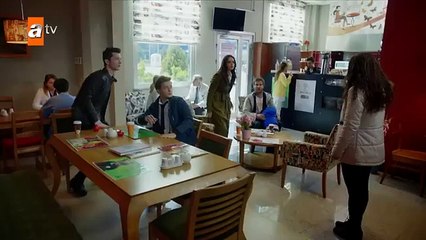 256. Huerfanas (Kirgin Cicekler), en español