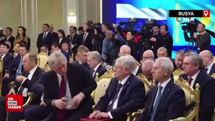Rusça geleneğini bozan Kazakistan Cumhurbaşkanı, Putin'i ve heyetini şaşırttı