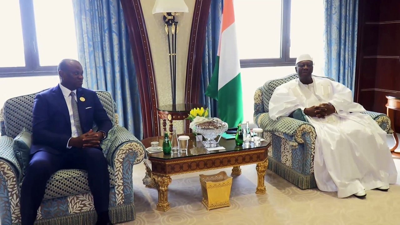 Le Président Alassane Ouattara échange avec le Président de la Transition du Gabon