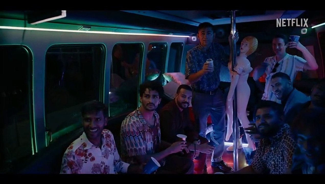 Völlig zerstört Partybus Clip OV