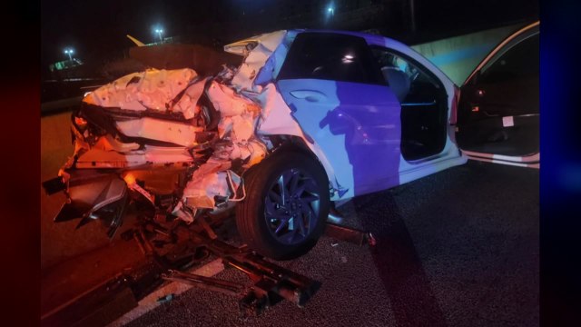 영동고속도로에서 화물차가 승용차 2대 들이받아...3명 다쳐 / YTN