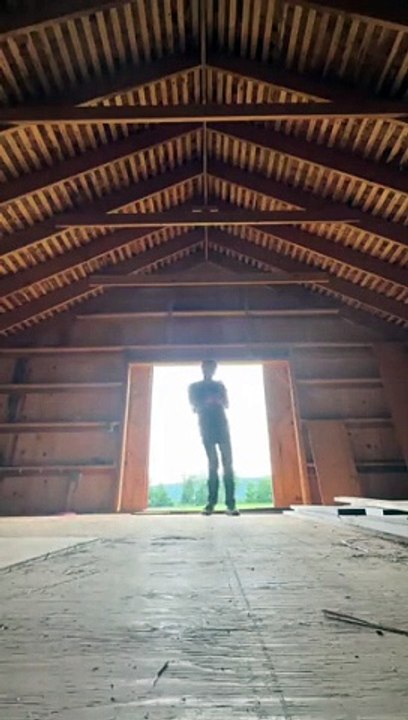 Kevin Bacon Fait Revivre "Footloose" en Célébration de la Fin de la Grève des Acteurs à Hollywood