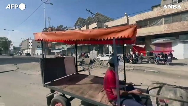 Palestinesi in fuga da Gaza City verso il sud della Striscia