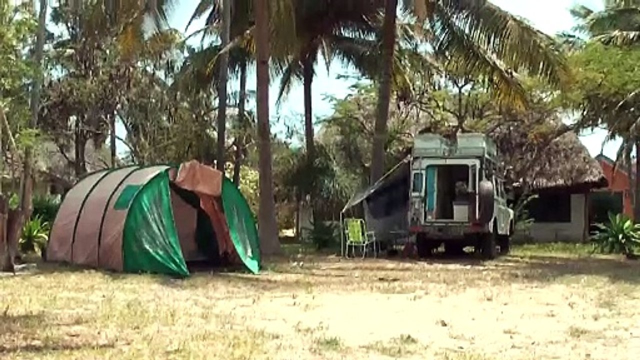 Bagamoyo Campsite and backpackers directly situated at the sandy beach