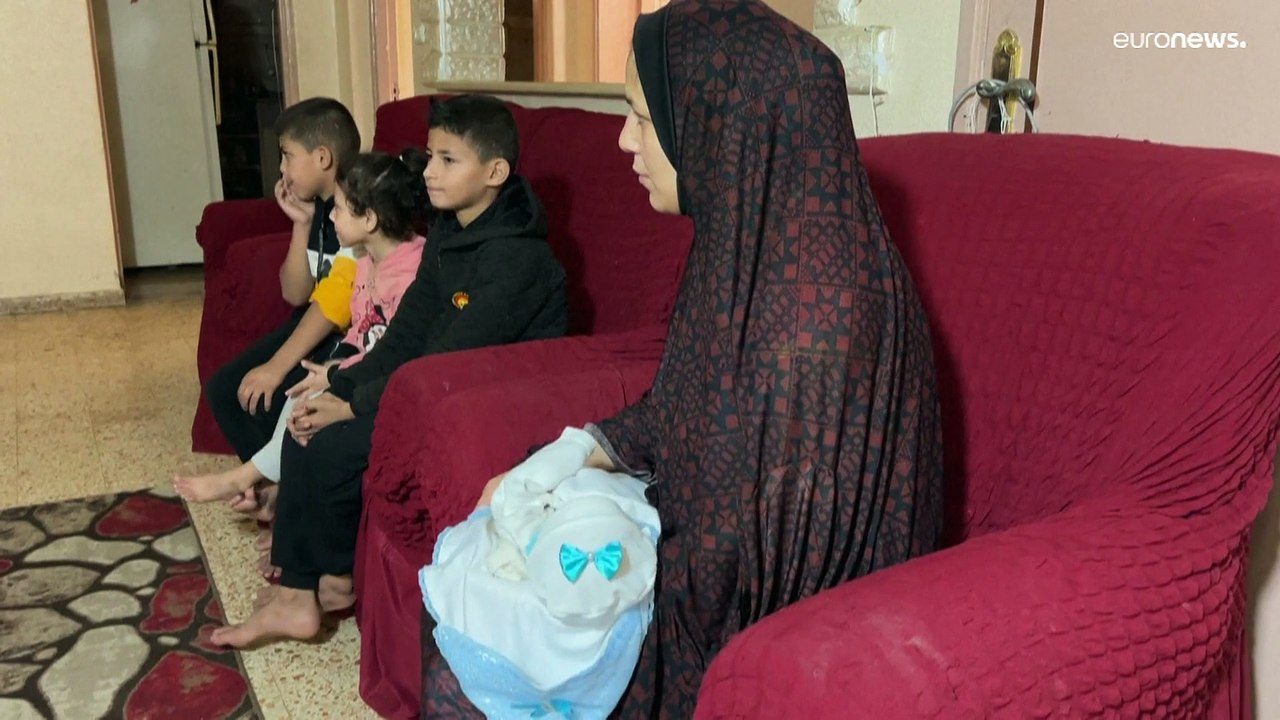 فيديو: في ظل القصف والنزوح ونقص العناية الصحية.. معاناة الأمهات والأطفال حديثي الولادة في غزة