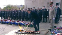 Ravivage de la Flamme du Soldat inconnu sous l’Arc de Triomphe à Paris par le président de la République Emmanuel Macron