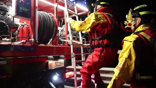 Alluvione Toscana, i primi, drammatici momenti nel video dei vigili del fuoco