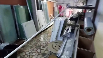 Güngören Belediyesi'nin yıkım çalışması sonucu dükkanın depo kısmı su bastı