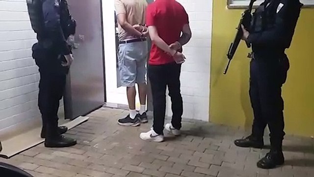 Dupla é flagrada pela GM atirando de dentro do veículo em frente a tabacaria no Alto Alegre
