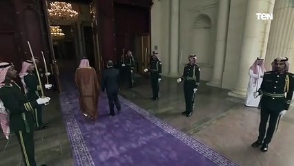 لحظة وصول الرئيس السيسي إلى مقر انعقاد القمة العربية الاسلامية المشتركة غير العادية