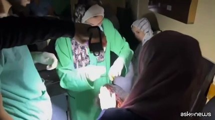 Medio Oriente, medici e infermieri operano al buio per salvare i feriti