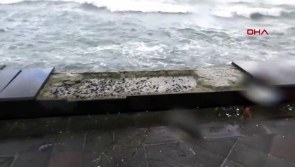 Silivri'de Sağanak Yağış ve Fırtına Zor Anlar Yaşattı