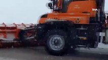 Kar yağışı fena bastırdı! Sürücüler zor anlar yaşadı