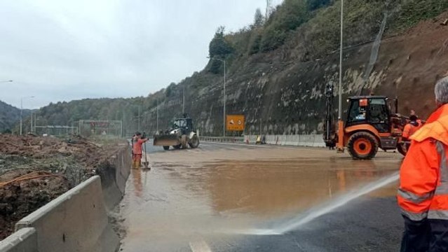 Bolu Dağı Tüneli çıkışında heyelan riski nedeniyle ulaşım kapatıldı