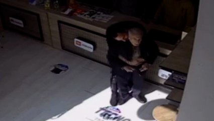 Esnafın 'heimlich manevrası' yaşlı adamın hayatını kurtardı