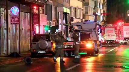 Şişli'de Fırtına Sonucu İnşaatın Metal Levhaları Tehlike Oluşturdu