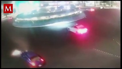 Camioneta de lujo choca en la fuente de la Diana Cazadora y termina encima del monumento