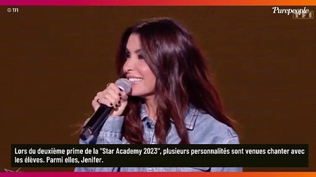 Star Academy 2023 : Jenifer en mini jupe et ventre à l'air, elle loupe une phrase en pleine prestation !